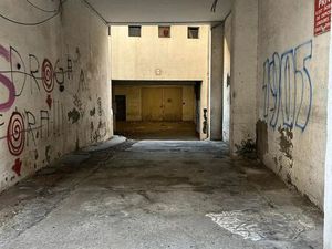 Parking/box 1 pièce 35 m²