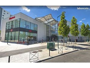 Place de parking centre ville en face du centre commercial l’ILO