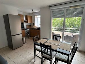 Bel appartement T2 meublé avec terrasse _ résidence calme et sécurisée