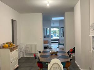 Maison 4 chambres + 300m² de Jardin  comme neuve