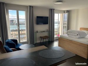 Studio meublé  pleine vue mer  balcon et parking