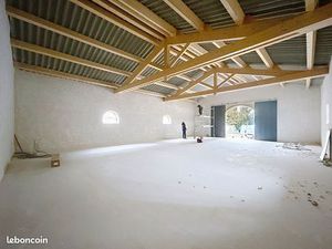 Parking/box 1 pièce 171 m²