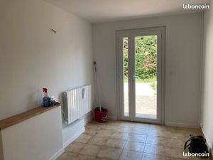 Craponne centre maison de ville T3 55M2 - parking et jardinet