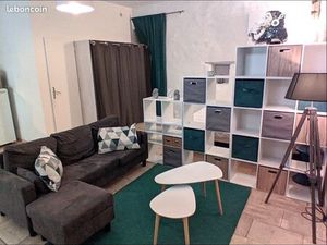 Grand studio meublé