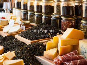 Vente Bureaux et commerces aux Sables-d'Olonne (85100) : à vendre / 71m² Les Sables-d'Olon