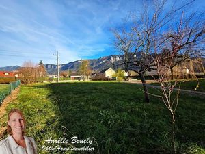 Vente terrain 511 m² à Saint-Laurent-du-Pont (38380)  70 000 €