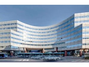 Bureaux à louer rénovés  en étage élevé à proximité immédiate de la Gare Montparnasse