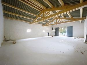 SALON  HANGAR POUR STOCKAGE