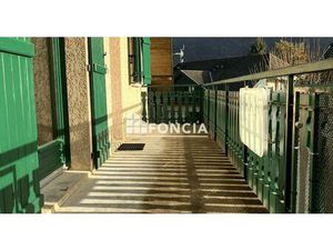 Entrée indépendante  T3 Premier et Dernier étage avec balcon et un garage