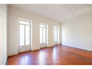 Appartement de charme avec terrasse de type haussmannien