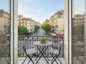 Studio Plein Ouest en Étage Élevé | Balcon & Emplacement Idéal – À 500 m du RER B