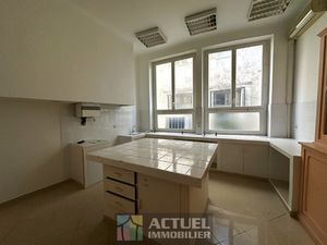 A vendre à Montpellier  local professionnel de 160 m2