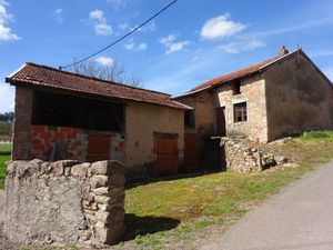 Ancien corps de ferme à rénover / 40m² + Annexes / Terrain 471m² DOMPIERRE LES ORMES (71)