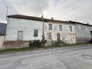 MAISON DE CAMPAGNE A RENOVER AVEC GRAND TERRAIN