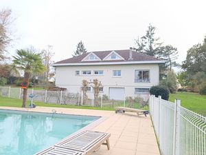 BELLE DEMEURE DE PLUS DE 300 M² AVEC PISCINE DANS UN CADRE IDYLLIQUE SUR ENVIRON 2 HECTARE