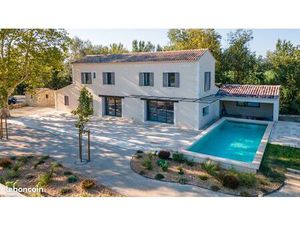 MAS rénové sur 1 Ha de terrain