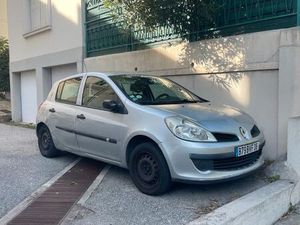 Bas Cessole - parking extérieur 14 m2