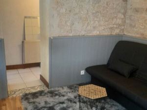 Souillac centre studio 30 m2 eau + elect comprise