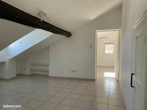 Beau T2 place du marché- vue mer