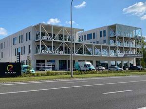Bureau récemment construit d'environ 831 m² au R. Plaza à Ro