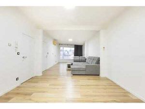 Chée de Ninove : Commerce rénové ±90m² sur un axe passant !