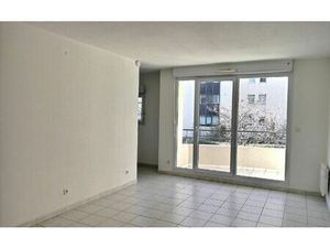 Location appartement  m² T-2 à Marseille 5  760 €