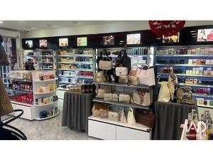 Vente locaux professionnels 102 m² à Baie mahault (97122)  440 000 €