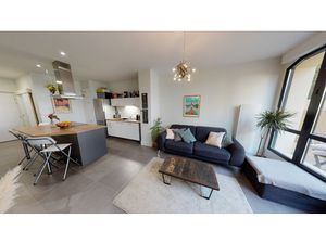 Place Pey Berland  rue père Louis de Jabrun : à louer 2 pièces meublé AVEC TERRASSE