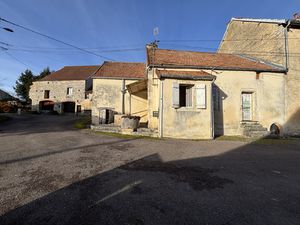 Proche de Baigneux les juifs : maison de 80m2 avec un jardi