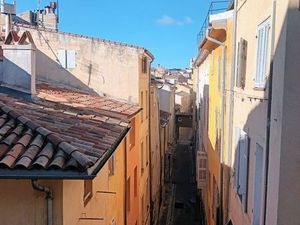 T2 tres lumineux dernier etage