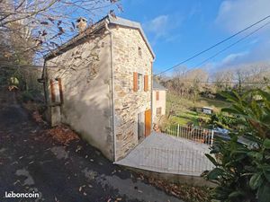 Charmante maison de bourg avec terrase jardin et atelier