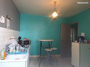 Loue chambre lit deux places  télé voir description 370