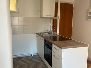 Joli Appartement 2 pièces de 40m2 entièrement rénové avec cuisine équipée - situé en centr