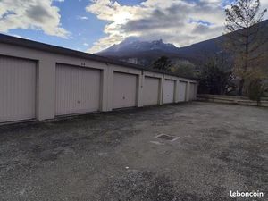 Garage avec électricité