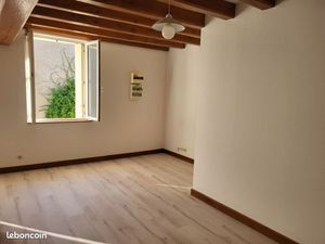 Appartement F2 refait à neuf avec poutres apparents à GIEN