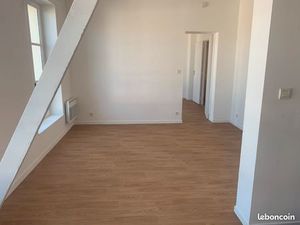 F2 45 m2 chatx centre 2è étage 410 cc