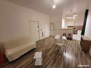 À LOUER – Studio rénové  moderne et lumineux