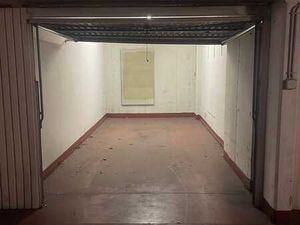 Box de garage fermé en sous sol sécurisé