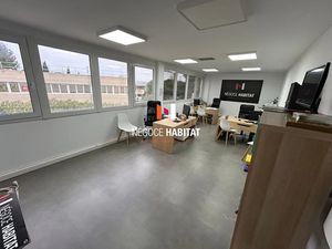 Location locaux professionnels 35 m² à Saint-jean-de-vedas (34430)  482 €