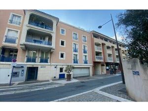 Location stationnement  12 m² T- à Sainte-Maxime  190 €