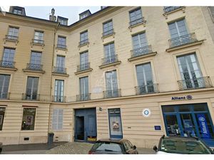 Location locaux professionnels 3 pièces 79.47 m² à Versailles (78000)  1 990 €