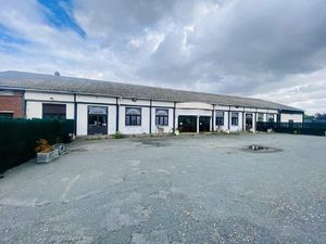 ENSEMBLE IMMOBILIER - LOCAL ACTIVITÉ / RENDEMENT LOCATIF / PARK