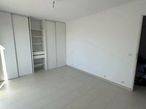Trois pièces vide de 61m² avec balcon  terrasse et garage