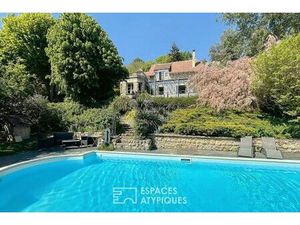 Maison ancienne de caractère avec piscine et lavoir d'époque à Jouars-Pontchartrain