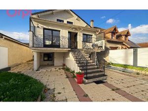 Maison La Ville-du-Bois 201.77 m² T-6 à vendre  449 000 €