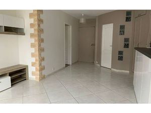 Location appartement  42.06 m² T-2 à Brie-Comte-Robert  805 €