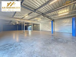 Ensemble immobilier composé d'un entrepôt  d'un appartemen