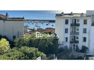MOURILLON PORT SAINT LOUIS. TRES BEL APPARTEMENT T3 VUE MER. GRAND BALCON. GARAGE