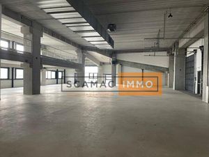 Local d'activités de 1758m²