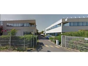 Local d'activités de 876m²